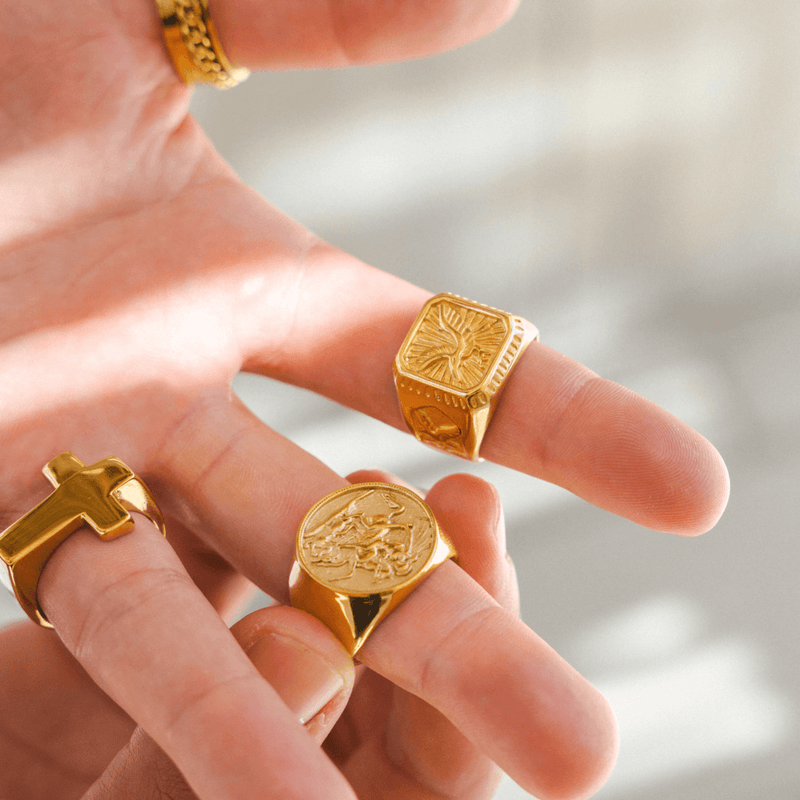 Medallion Ring - Gold
